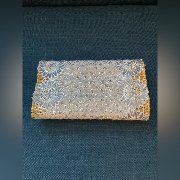 Cute Straw Raffia Clutch Handbag Mettalic Silver Floral Embellishment - Picture 10 of 10